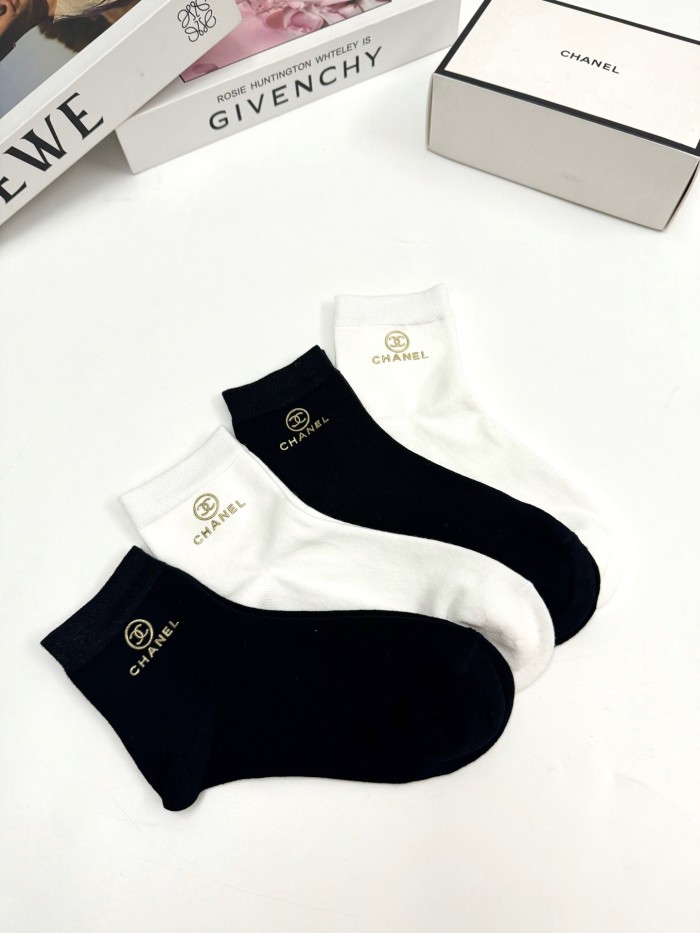 【限定】 シャネル スーパーコピー クラシックアルファベットロゴコットンソックス