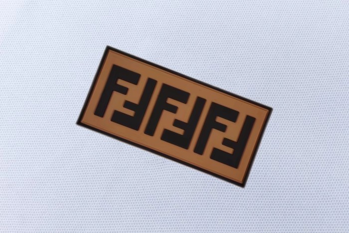 超話題! フェンディ コピーおすすめ 2024 fwの3つの基準がそろったハイエンドビジネスpoloシャツ