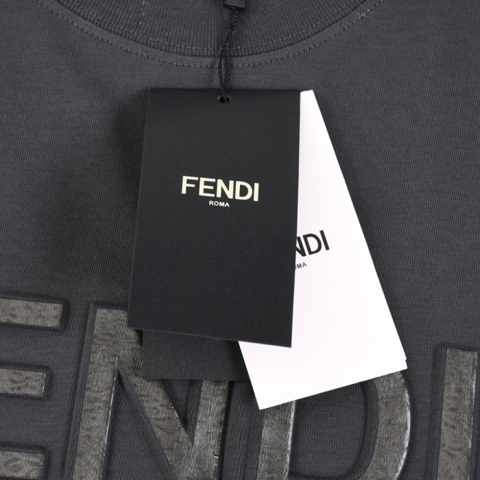 追跡付 フェンディ 激安通販 FENDIの最新Tアップ