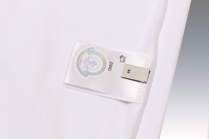 使い勝手良し モンクレール 偽物通販 丸首半袖Tシャツ