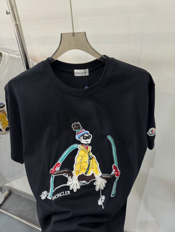 累積売上総額第１位！モンクレール コピー 2024 ss新作スキー人形重工刺繍丸首半袖Tシャツ