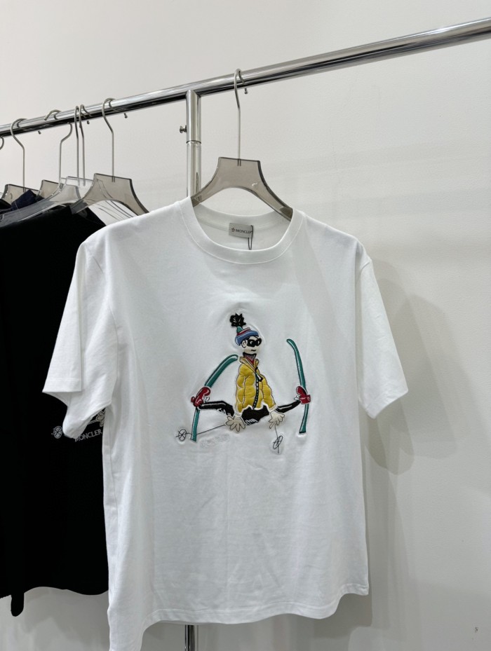 累積売上総額第１位！モンクレール コピー 2024 ss新作スキー人形重工刺繍丸首半袖Tシャツ