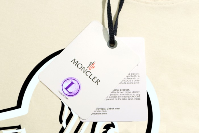 入手困難 モンクレール スーパーコピー 丸首半袖Tシャツ