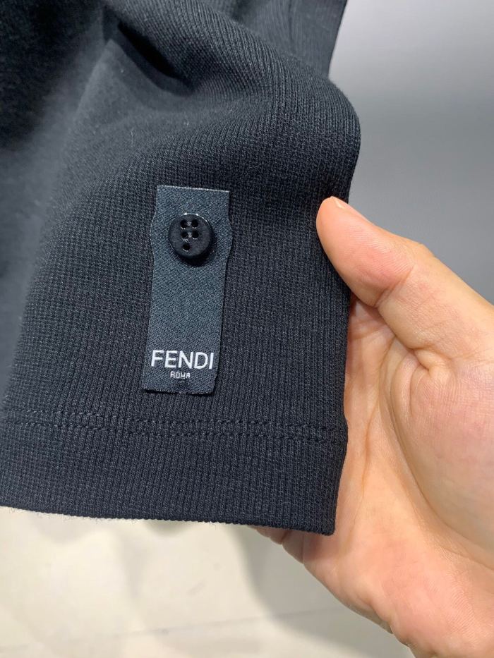 追跡付 フェンディ 偽物通販 2024フェンディ夏の新作メタルFFロゴベスト