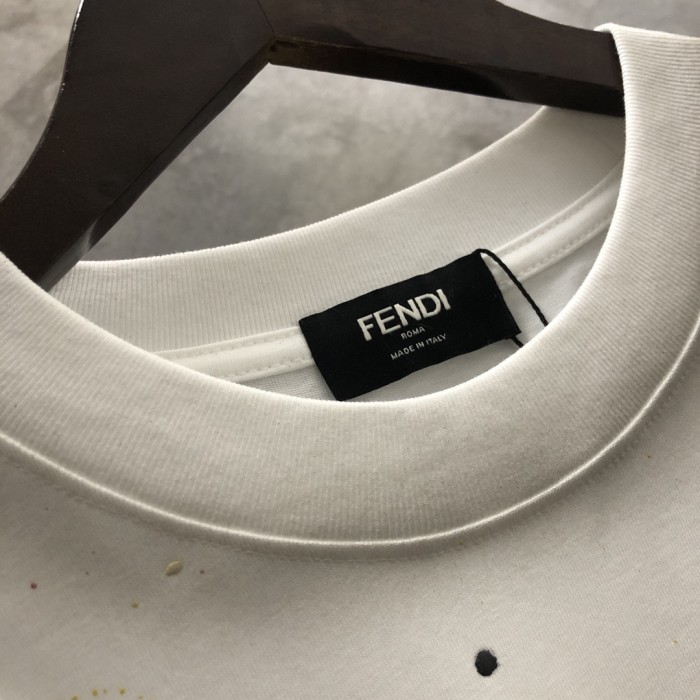 日本未入荷 フェンディ 激安偽物 2024新作ペイントグラフィティプリント半袖Tシャツ