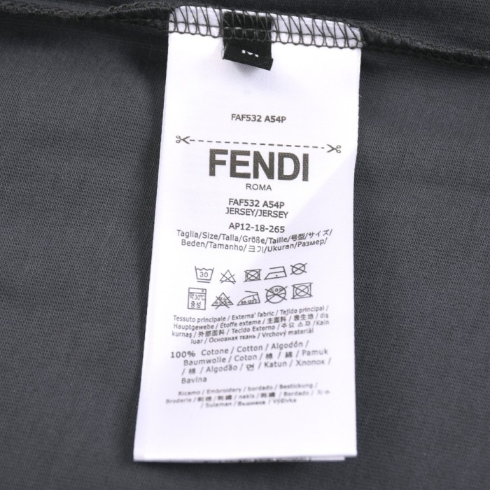 追跡付 フェンディ 激安通販 FENDIの最新Tアップ