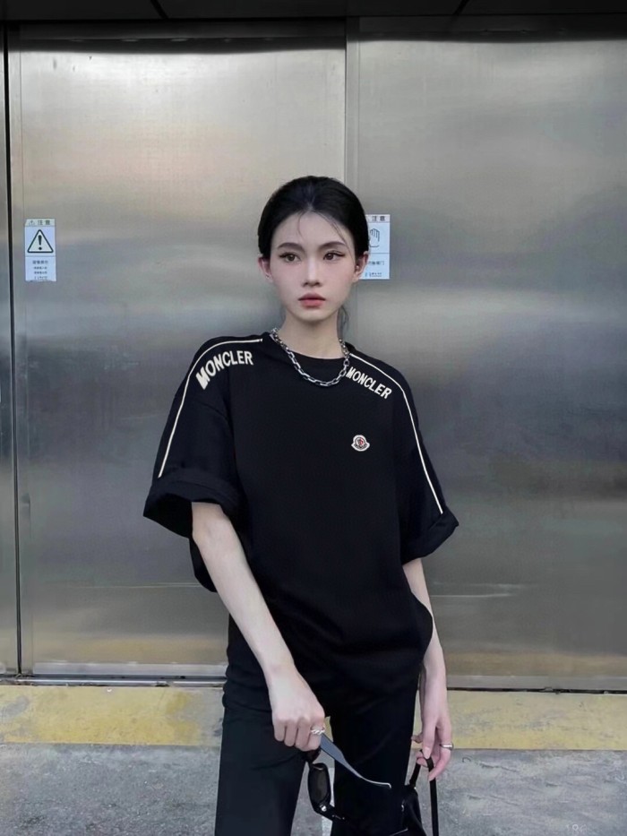 新作 モンクレール 偽物通販 刺繍バッグショルダーリボンデザインラウンドネック半袖Tシャツ