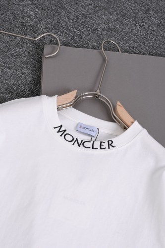 一目惚れ♪ モンクレール コピー ベーシックネック刺繍ロゴラウンドネック半袖Tシャツ