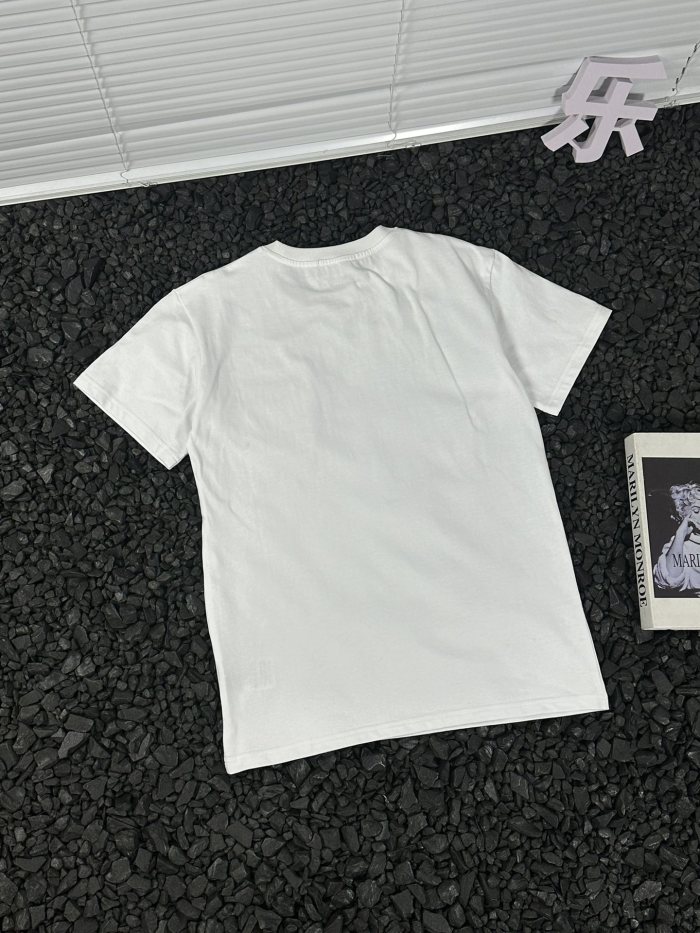 大人気 フェンディ 激安偽物 胸ポケットパッチワークアルファベットロゴラウンドネック半袖Tシャツ2色