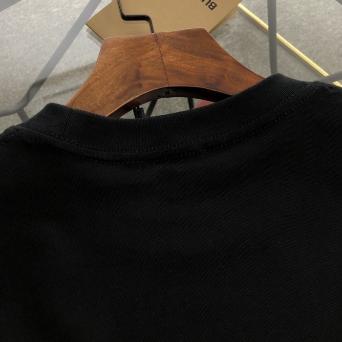 一目惚れ♪ バーバリー 激安偽物 2024新作刺繍戦馬ポケット半袖Tシャツ
