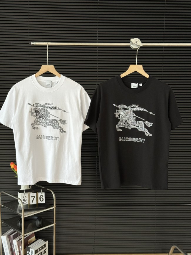 追跡付 バーバリー 偽物通販 夏の胸元刺繍戦馬カップル半袖Tシャツ