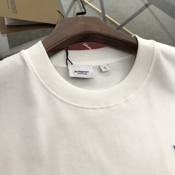 累積売上総額第１位！ バーバリー n級品 2024新作刺繍戦馬ポケット半袖Tシャツ