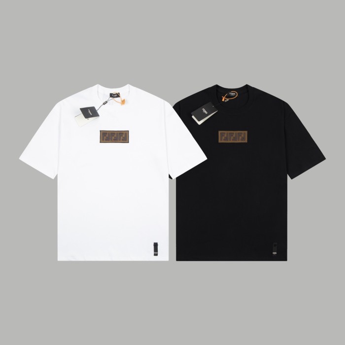 入手困難 フェンディ 激安通販 クラシックスエードチップラウンドネック半袖Tシャツ