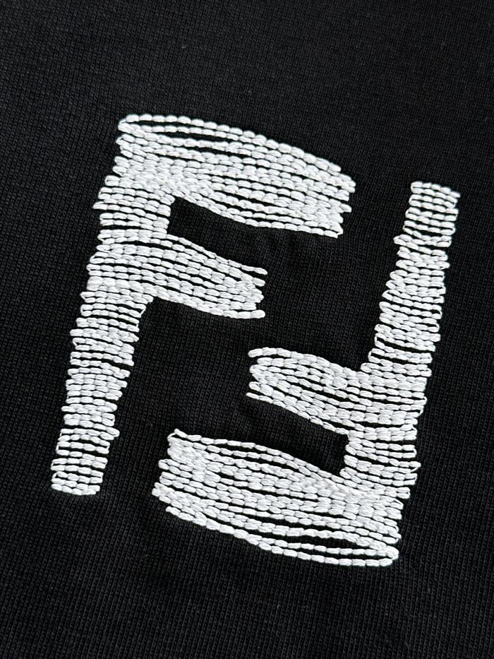 高品質 フェンディ スーパーコピー 春夏新作高バージョン刺繍ダブルF袖口半袖Tシャツ