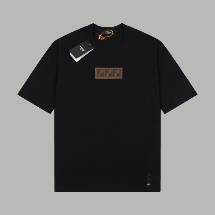 入手困難 フェンディ 激安通販 クラシックスエードチップラウンドネック半袖Tシャツ