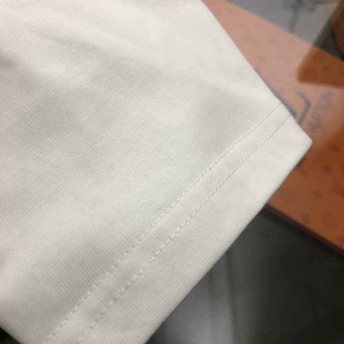 入手困難 バーバリー コピーおすすめ 2024新作スエード発泡アルファベットロゴ半袖Tシャツ