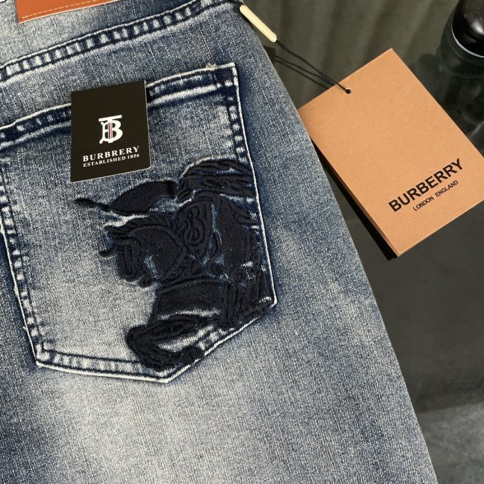 追跡付 バーバリー 激安通販 軍馬刺繍ジーンズ