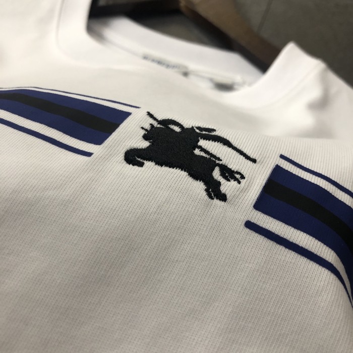 入手困難 バーバリー 激安通販 2024新作戦馬刺繍半袖Tシャツ