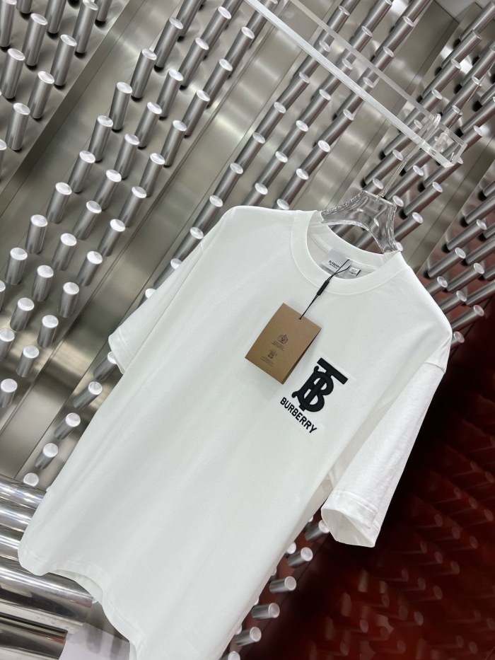 高品質 バーバリー n級品2024 ss最新レザーロゴ発泡丸首半袖Tシャツ