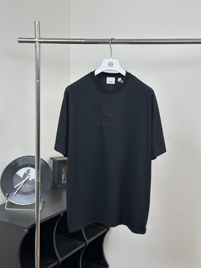 超奇跡の入荷☆ バーバリー 激安偽物 馬術戦馬騎士刺繍ロゴコットン半袖Tシャツ