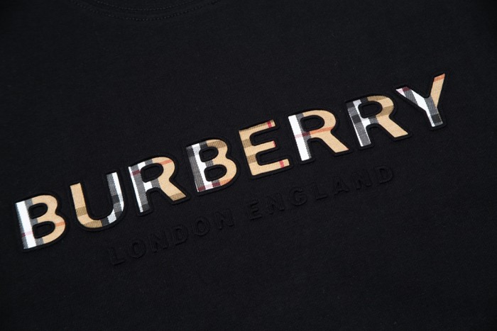 使い勝手良し バーバリー スーパーコピー バンプアルファベットエンボスＴシャツ