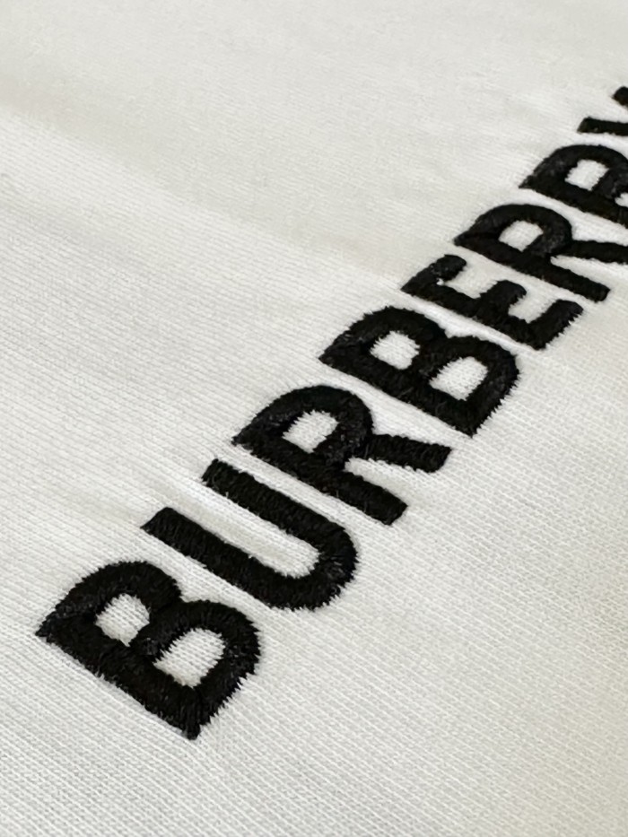 追跡付 バーバリー スーパーコピー 2024 ss背中アルバム明糸刺繍半袖Tシャツ