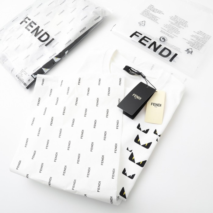一目惚れ♪ フェンディ 偽物通販2024 SS夏の小さな目の大きなロゴラウンドネック半袖Tシャツ-2色