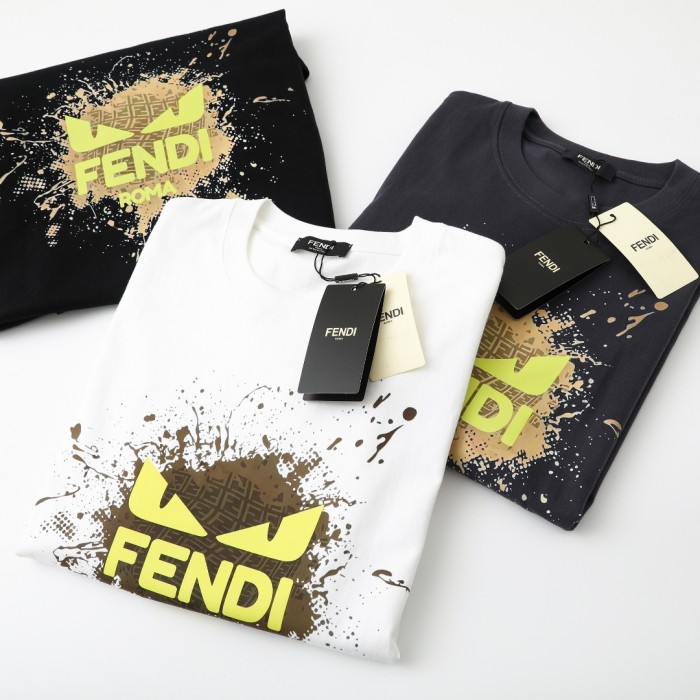 累積売上総額第１位！ フェンディ 激安偽物 2024 SSビッグロゴインキプリント半袖Tシャツ2色