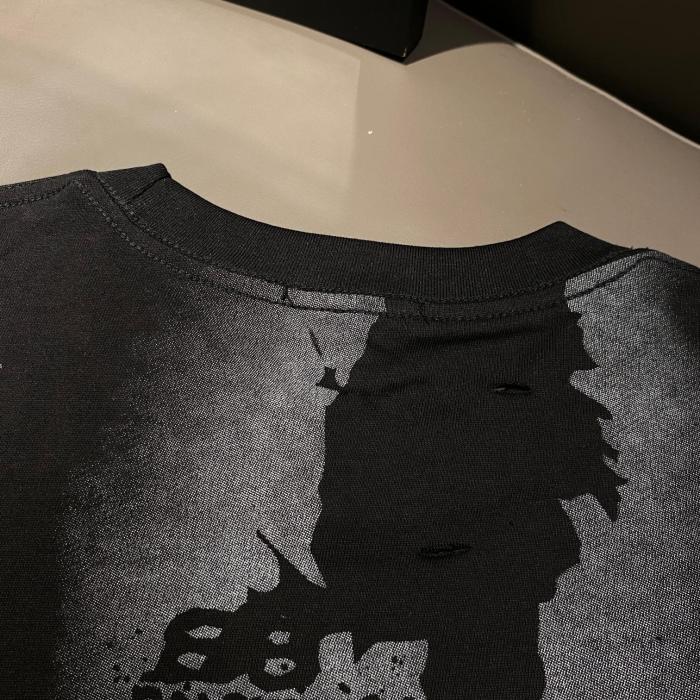 一目惚れ♪ バレンシアガ スーパーコピー の梵字破砕感アルファベットプリント重工破洞半袖Tシャツ