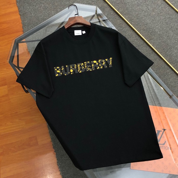 超話題! バーバリー 偽物通販 2024新作スエード発泡アルファベットロゴ半袖Tシャツ
