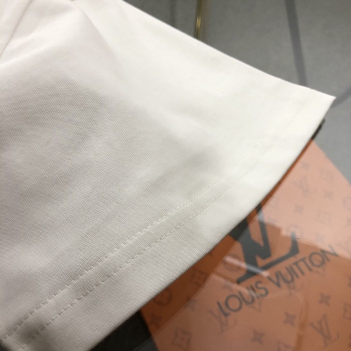 累積売上総額第１位！ バーバリー n級品 2024新作刺繍戦馬ポケット半袖Tシャツ