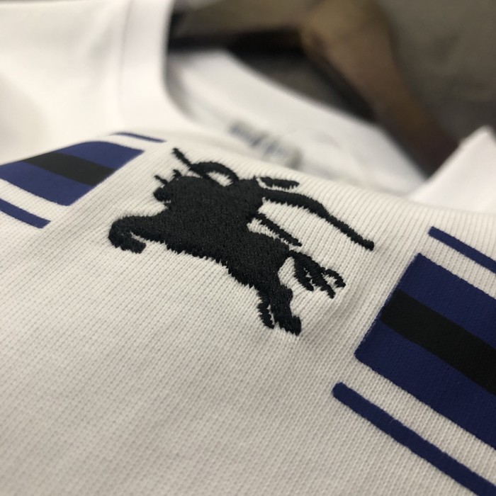 入手困難 バーバリー 激安通販 2024新作戦馬刺繍半袖Tシャツ