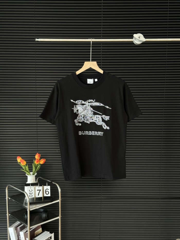 追跡付 バーバリー 偽物通販 夏の胸元刺繍戦馬カップル半袖Tシャツ