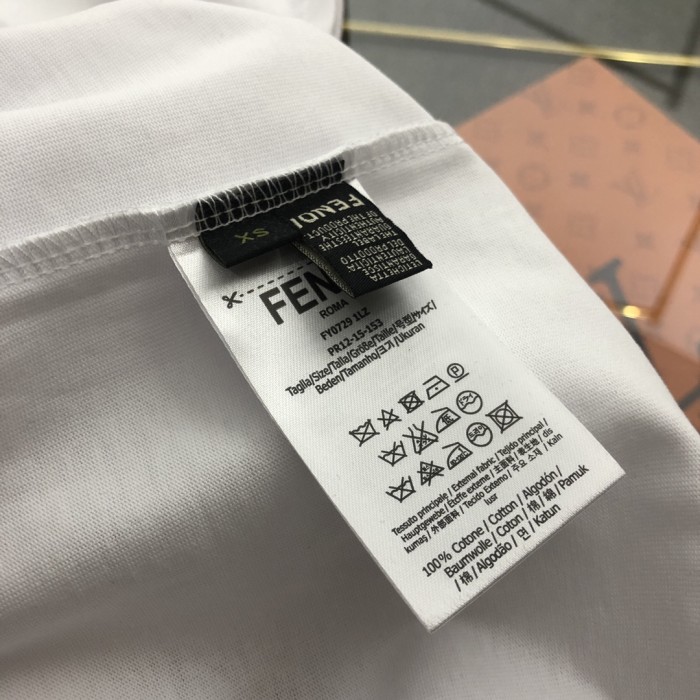 使い勝手良し フェンディ n級品 2024新作歯ブラシベアーアルファベット刺繍半袖Tシャツ