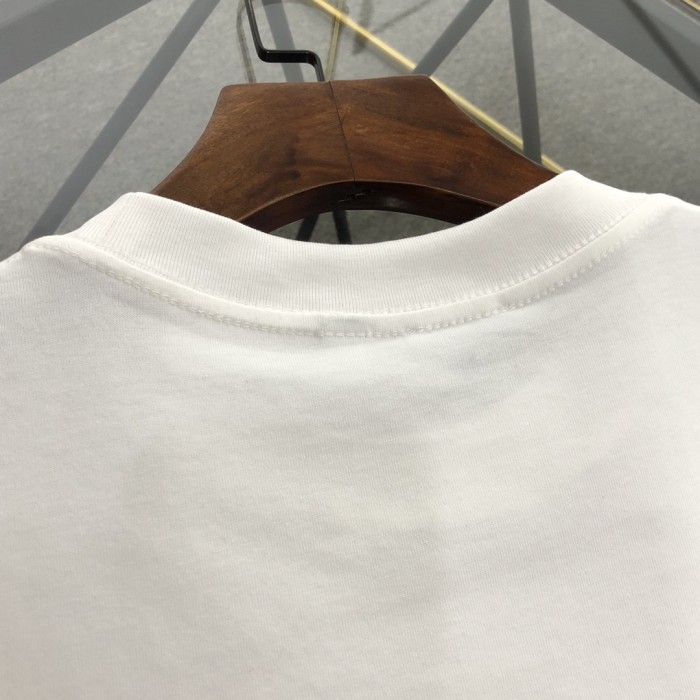 累積売上総額第１位！ バーバリー n級品 2024新作刺繍戦馬ポケット半袖Tシャツ