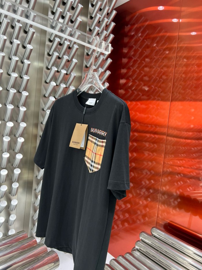 稀少 バーバリー 偽物通販 2024 ss最新レザーロゴ発泡丸首半袖Tシャツ