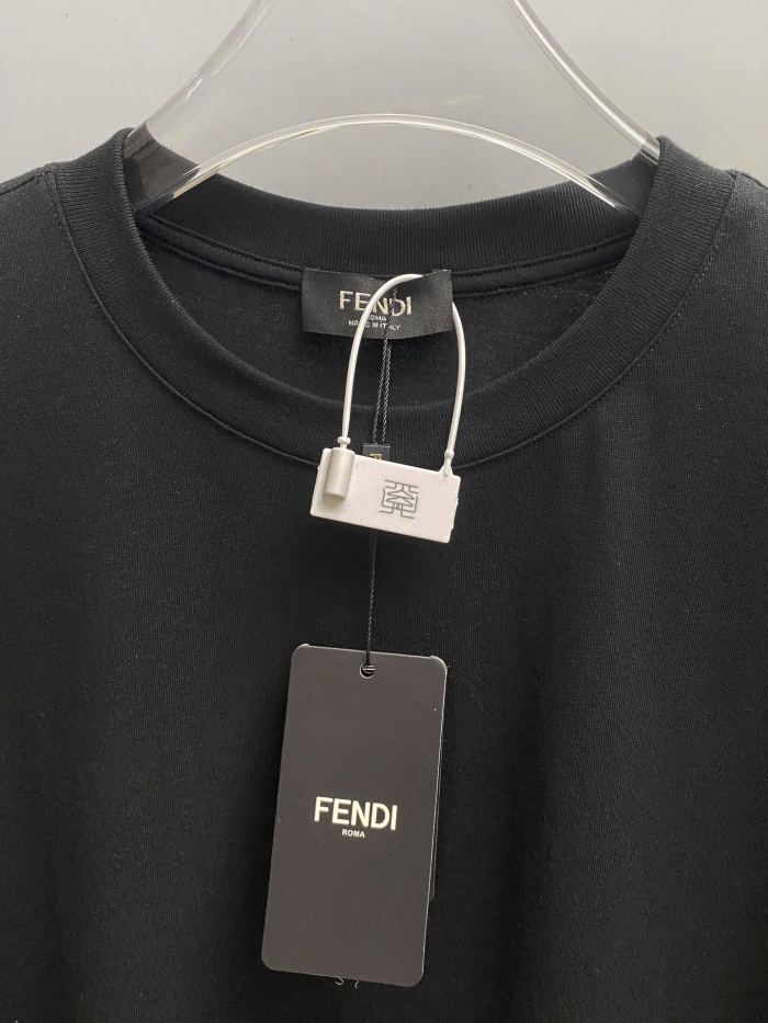 超奇跡の入荷☆ フェンディ コピー 24SS半袖Tシャツ