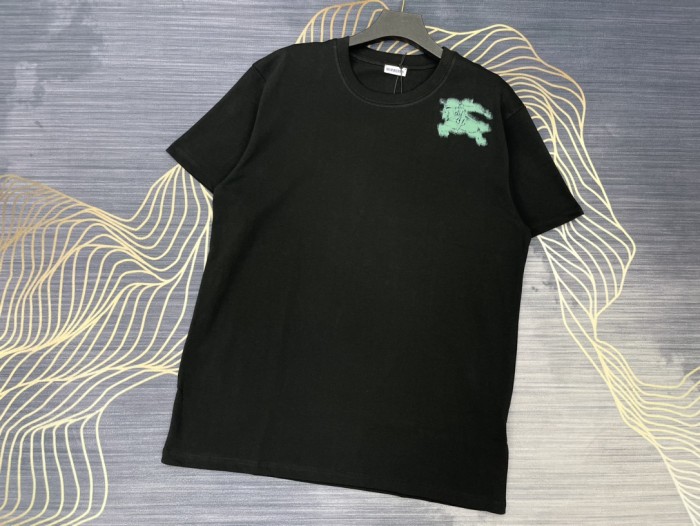 一目惚れ♪ バーバリー スーパーコピー 2024春夏新作戦馬ロゴ丸首半袖Tシャツ2色