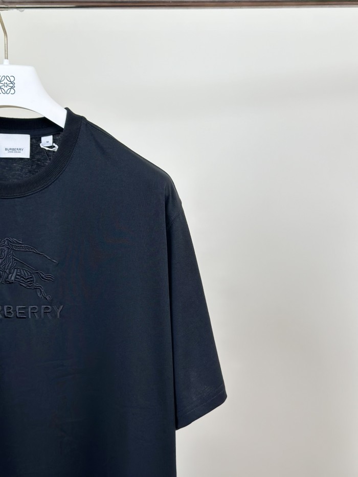 超奇跡の入荷☆ バーバリー 激安偽物 馬術戦馬騎士刺繍ロゴコットン半袖Tシャツ