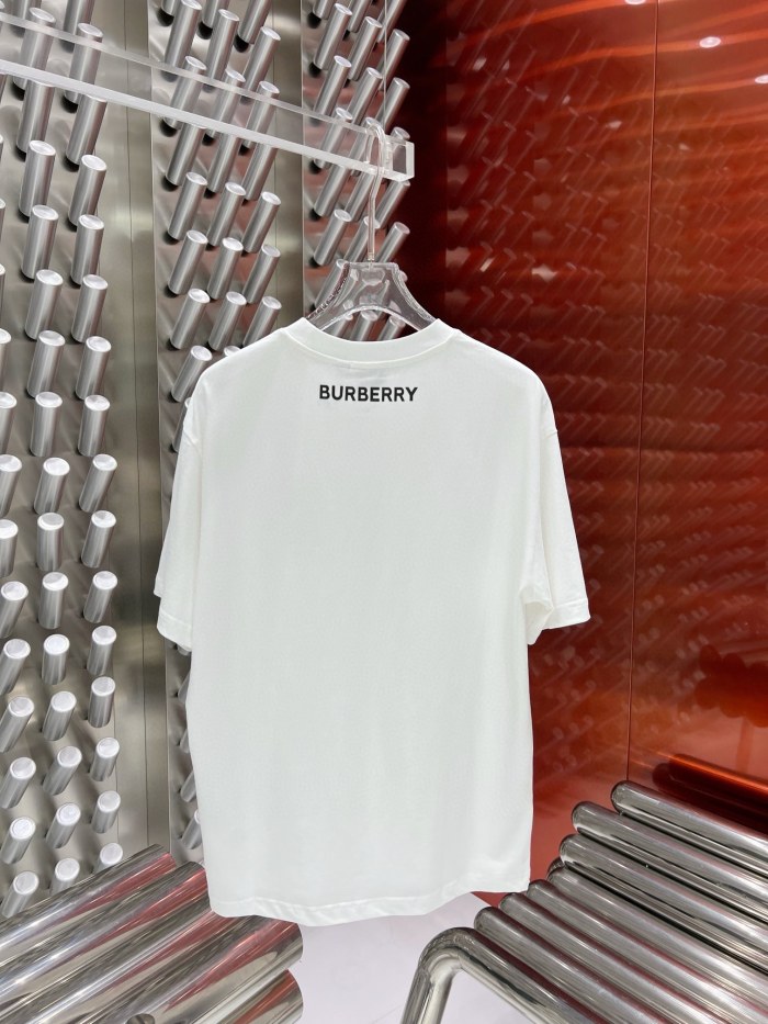 高品質 バーバリー n級品2024 ss最新レザーロゴ発泡丸首半袖Tシャツ