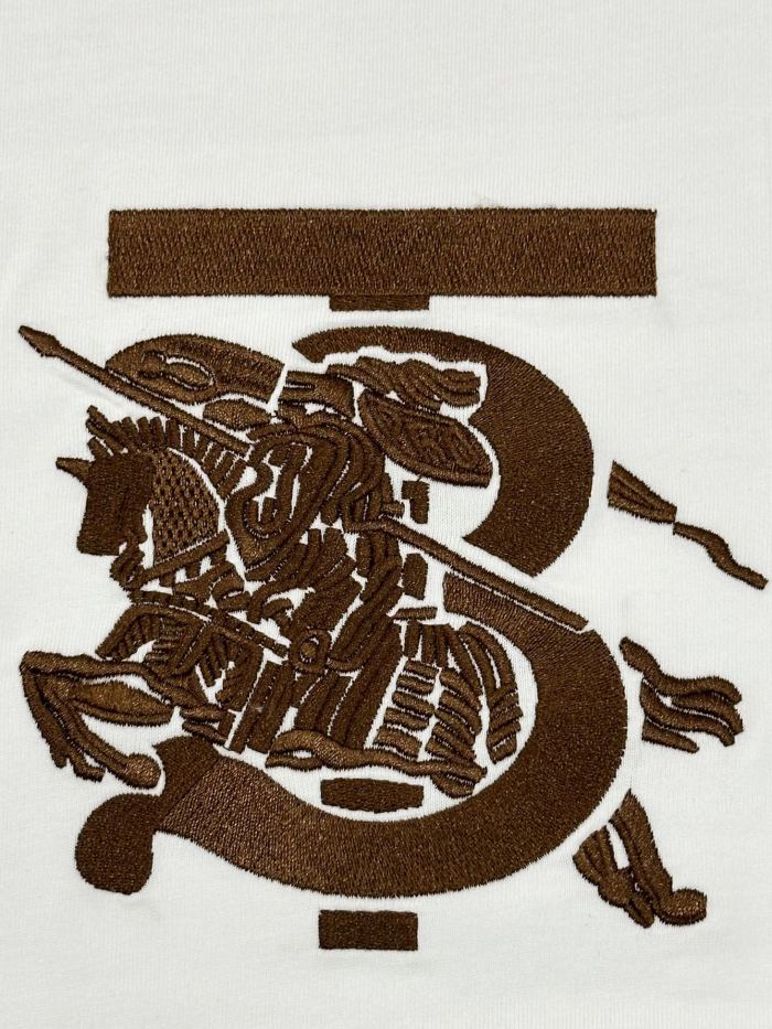 稀少 バーバリー コピーおすすめ の最新トップバージョンの胸元戦馬刺繍工芸半袖Tシャツ