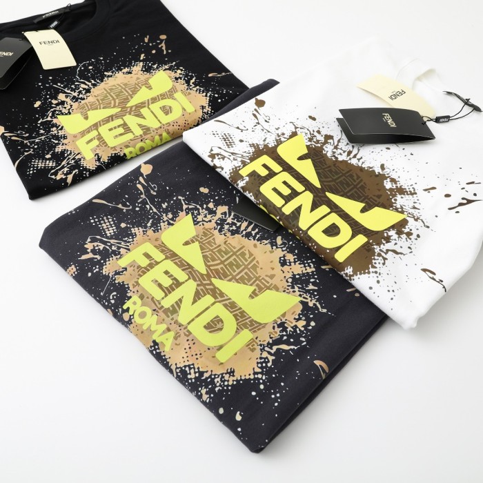 累積売上総額第１位！ フェンディ 激安偽物 2024 SSビッグロゴインキプリント半袖Tシャツ2色