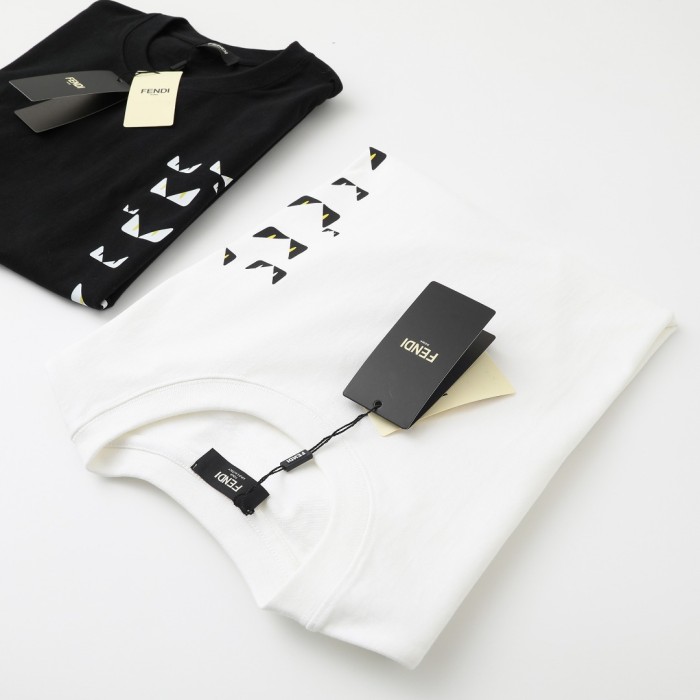 一目惚れ♪ フェンディ 偽物通販2024 SS夏の小さな目の大きなロゴラウンドネック半袖Tシャツ-2色