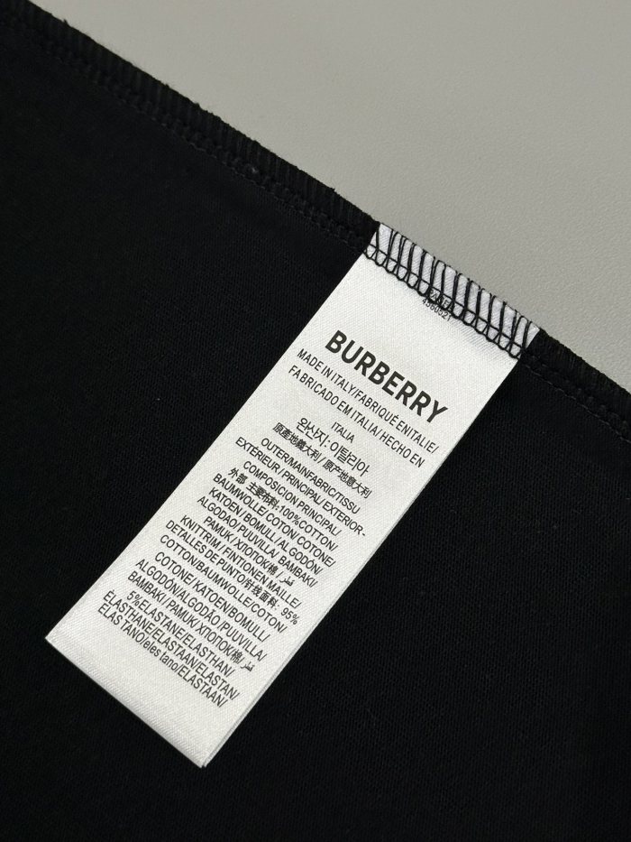 【話題商品！】バーバリー コピー の最新トップバージョンの胸元戦馬刺繍工芸半袖Tシャツ