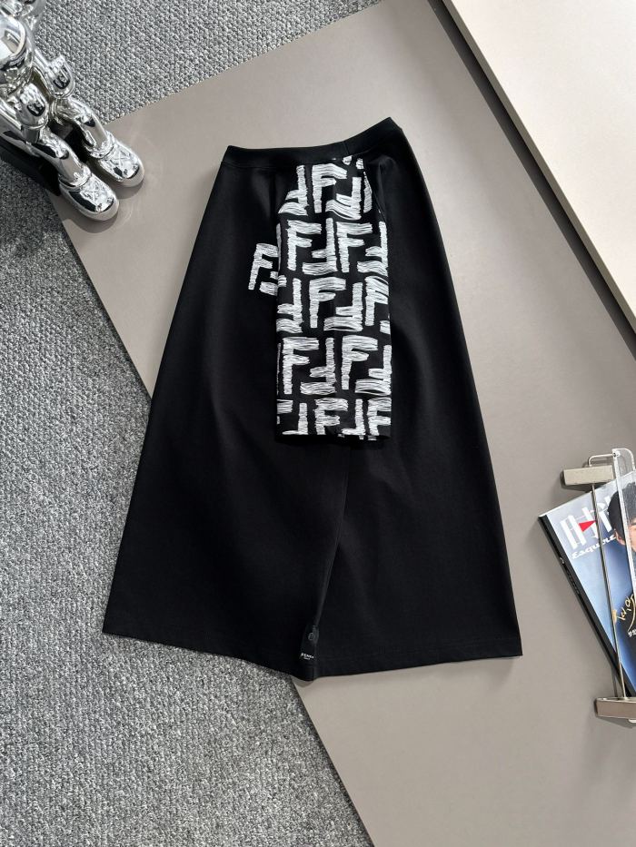 高品質 フェンディ スーパーコピー 春夏新作高バージョン刺繍ダブルF袖口半袖Tシャツ