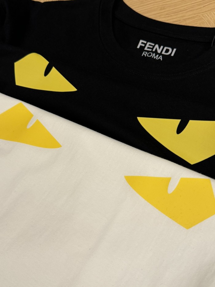 稀少 フェンディ コピーおすすめ 24 ss夏の胸元悪魔の目プリントカップル半袖Tシャツ2色