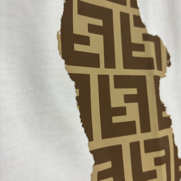 【話題商品！】フェンディ コピー グラフィティプリントおしゃれなオールインワン半袖Tシャツ
