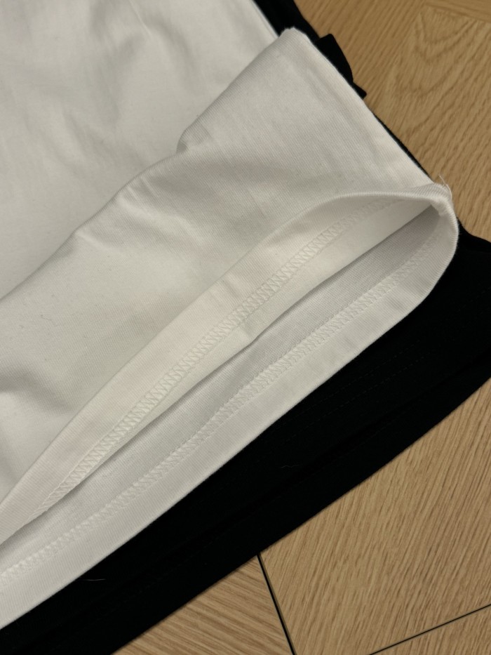 稀少 フェンディ コピーおすすめ 24 ss夏の胸元悪魔の目プリントカップル半袖Tシャツ2色