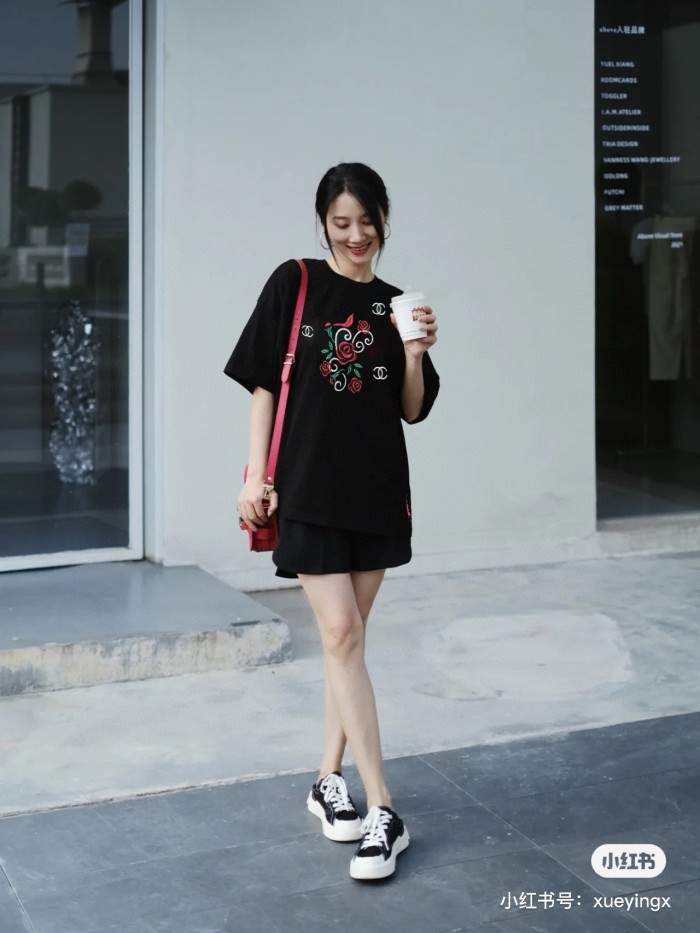 追跡付 シャネル コピー 2024春夏新作刺繍ロゴラウンドネック半袖Tシャツ2色