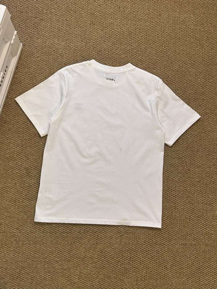 入手困難 シャネル コピーおすすめ 2024半袖Tシャツペアルックロッカーシンクロ2色